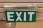 lampu emergency dengan tulisan tanda EXIT